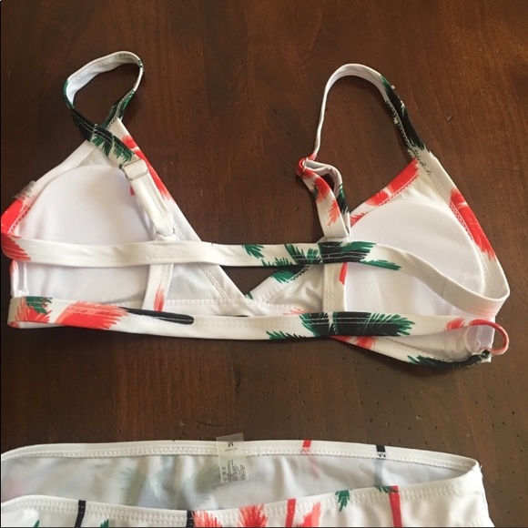 Two piece bikini - Picture 3 of 4